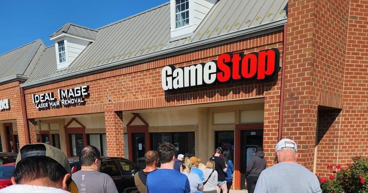 GameStop’s $30K PSA 10 Holo Gengar Trade Sparks Debate