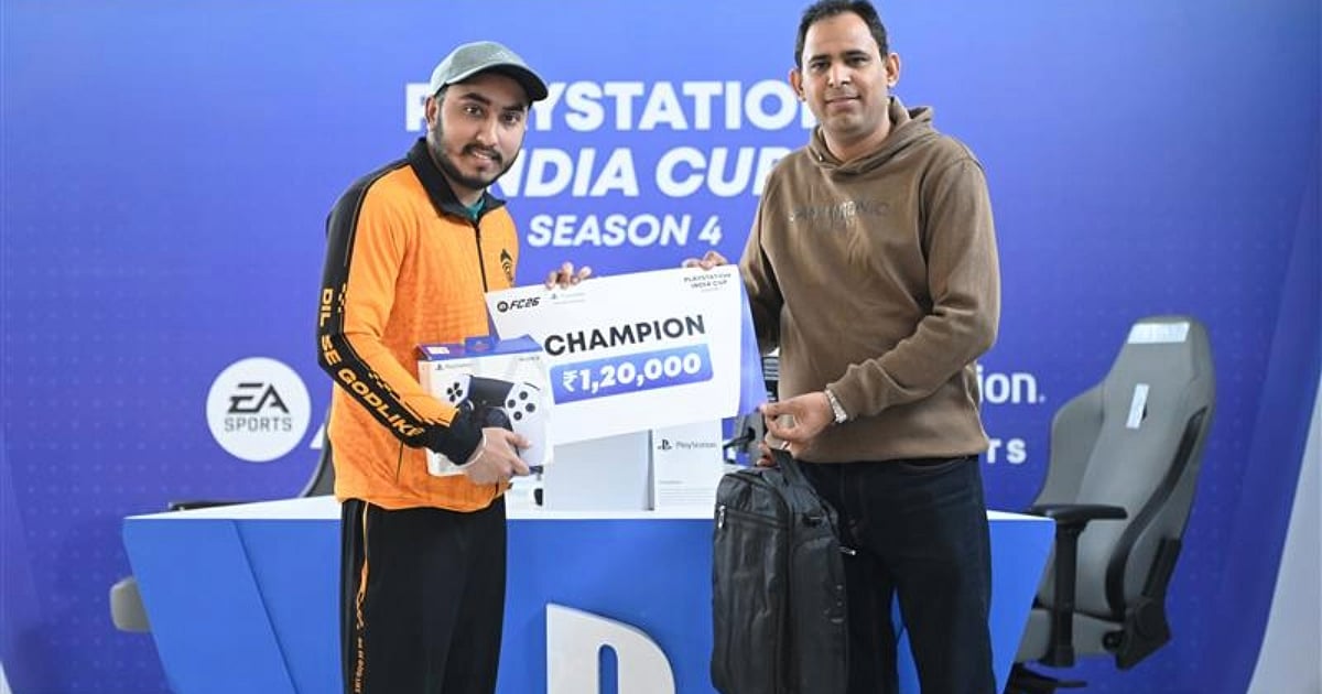 Charanjot Singh receiving winning check at PlayStation India 2025 Cup