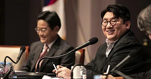 HYBE Chairman Bang Si-hyuk Faces Possible Arrest Warrant