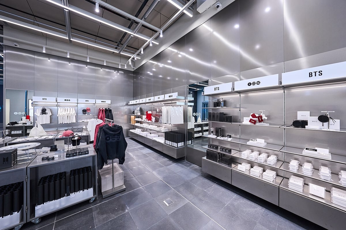 BTS Arirang merch in Yongsan pop-up at HYBE headquarters