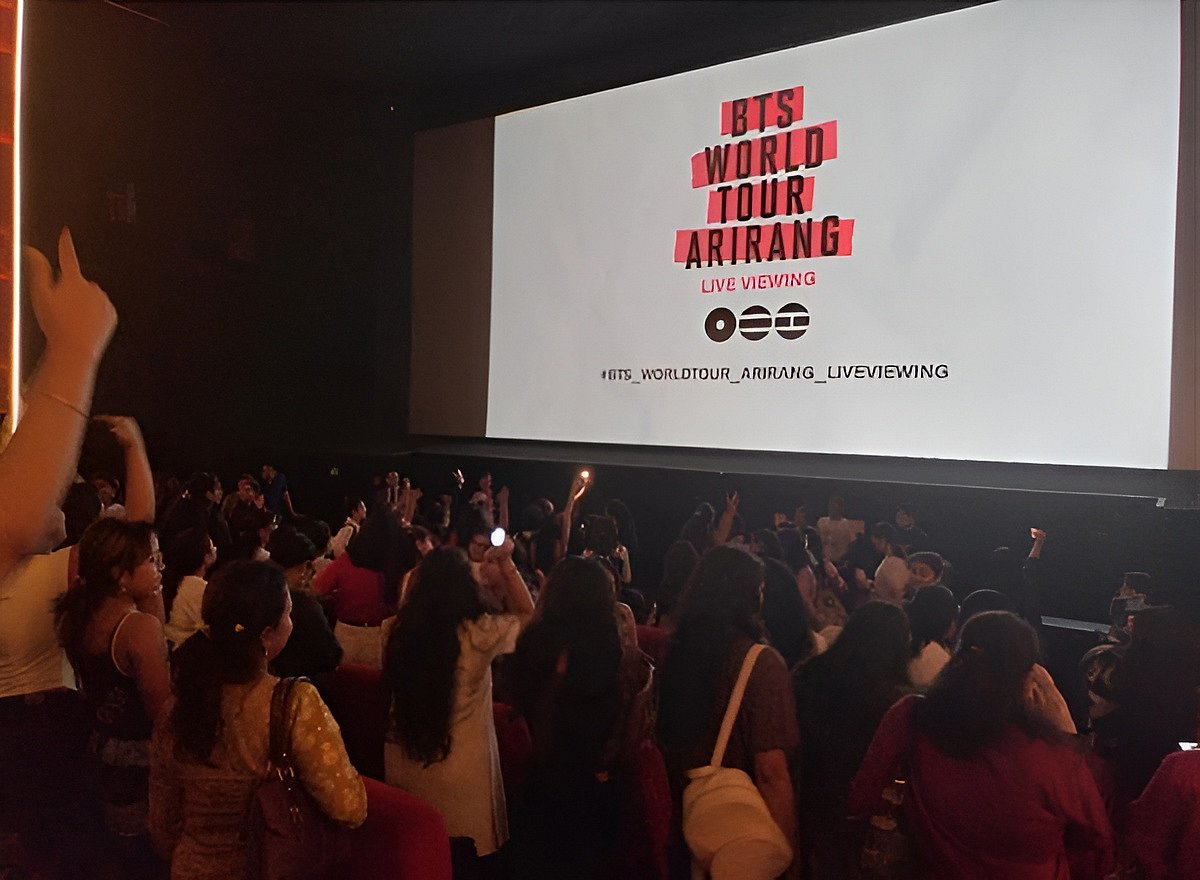 MOBILE CAPTURE LIVE BTS ARIRANG LIVE VIEWING AT PVR INOX KOLKATA SOUTH CITY MALL