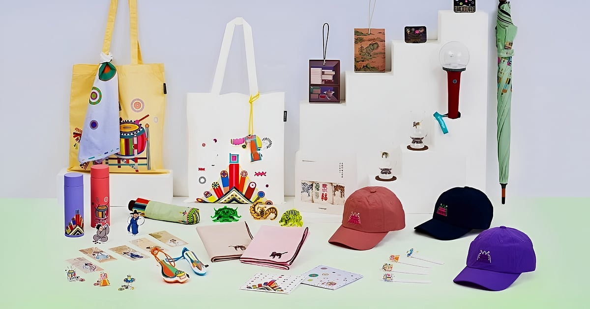 K-Heritage x KREAM Products Including Palace Lightstick (Image Credit: KREAM)