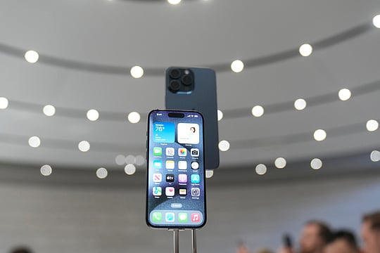 India's Smartphone Exports Soar, Surpassing Petroleum Products, Diamonds in FY25