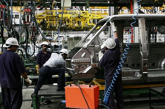 Passenger Vehicles'  Stockpile Amid Festive Season Rings Alarm Bells Among Auto Dealers