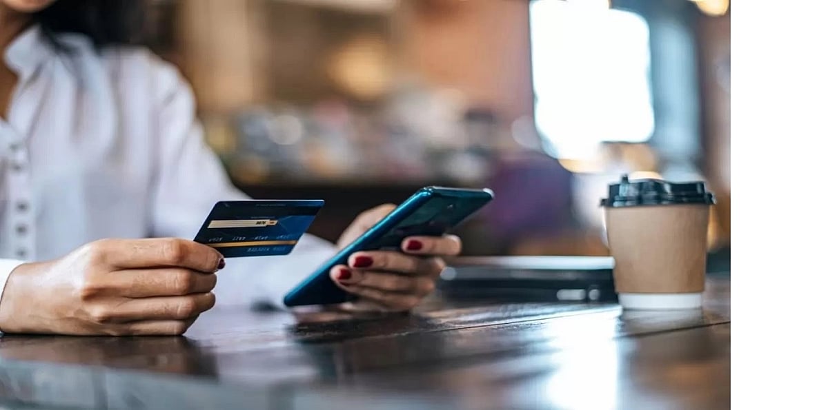 Digital Dilemma: How Cashless Transactions are Impacting Spending Habits in India