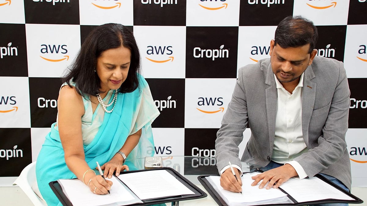 L-R: Shalini Kapoor, Director and Chief Technologist, AWS India Private Limited and Krishna Kumar, Co-Founder & CEO, CropIn 