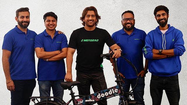 Mahendra Singh Dhoni Ventures Into The EV Space With Investment In EMotorad 