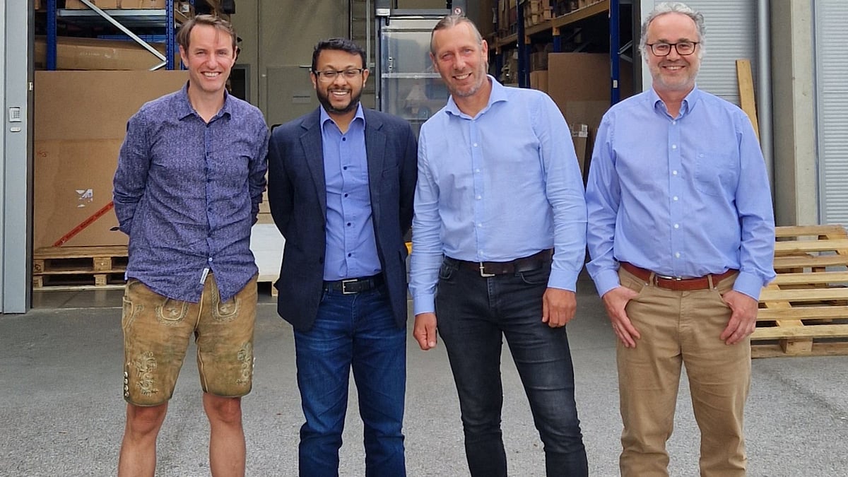 Salil Musale, MD, Naxnova (second from Left) with the founders of Advanced Thermal Technologies (ATT)