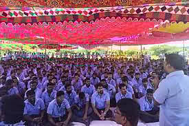 Samsung Officials Hold Talks With TN Industries Minister Amid Ongoing Labour Strike