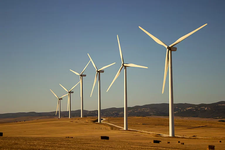 India could add 6–7 GW of wind capacity in 2025, says MNRE Secretary Santosh Kumar Sarangi - by freepik