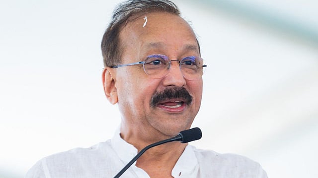 Baba Siddique Earned Praise during the Pandemic, was Close Friends with Bollywood Stars