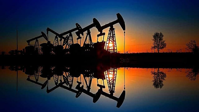 Oil Prices Edge Up After US Bans Chevron from exporting Venezuelan crude