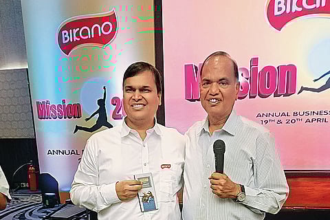 Manish with his father Shyam Sundar Aggarwal