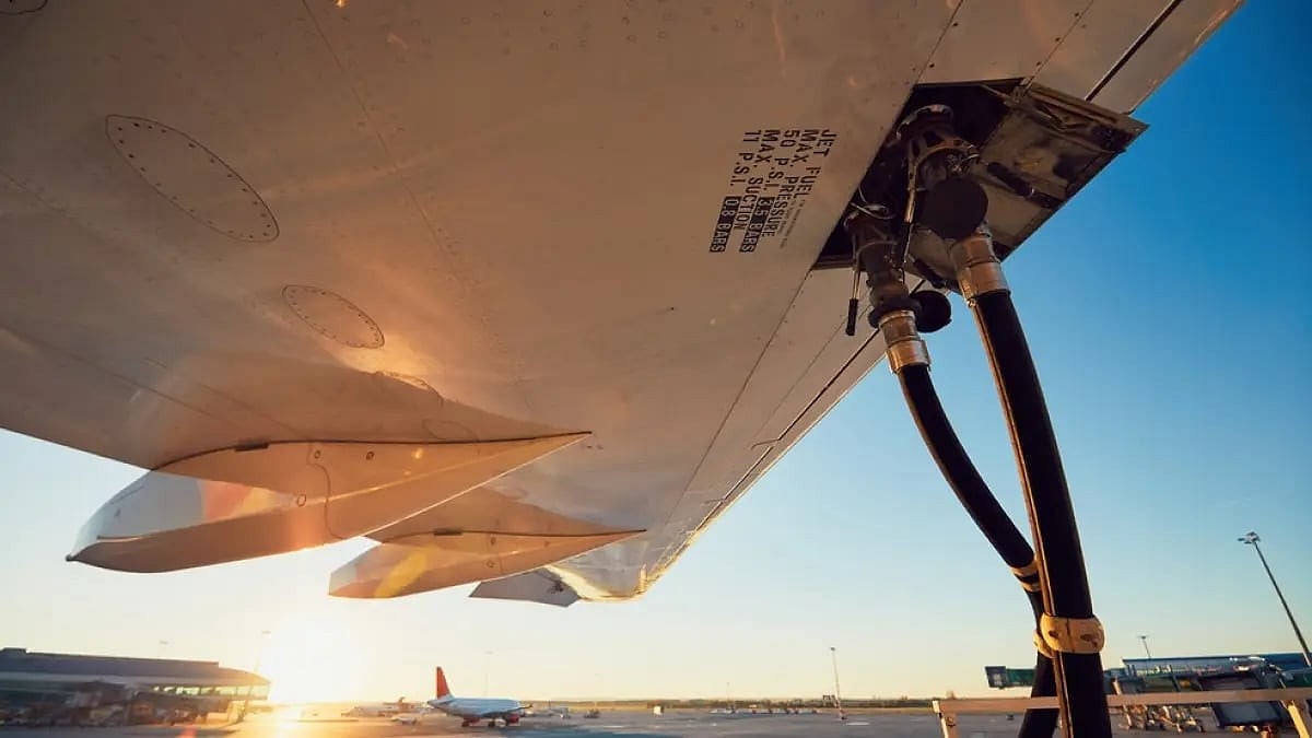 Shutterstock : Sustainable aviation fuel (SAF) industry is at risk of missing its 2030 target.