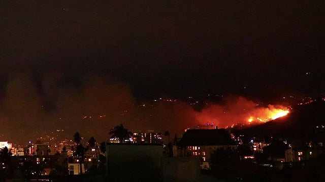 Fresh Wildfire Warnings Grip LA, Losses Estimated to Exceed $250 Bn