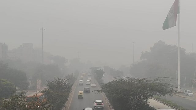 Delhi AQI Stays 'Poor', Smog and Fog Predicted Until January 25