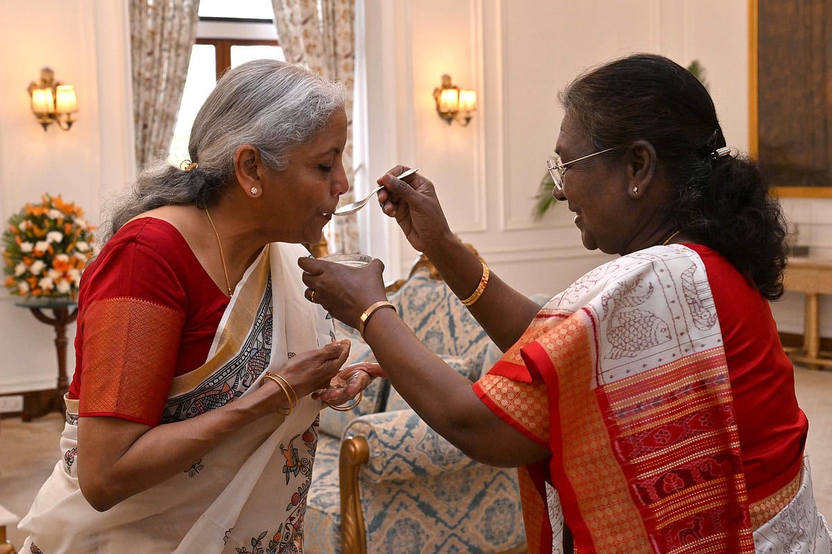 President Murmu Feeds Dahi Cheeni to FM Sitharaman Ahead of Budget Presentation