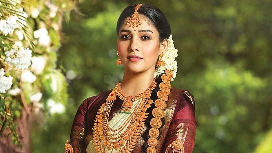 X/@NayantharaU