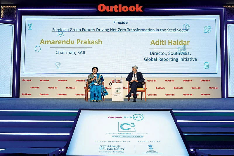Aditi Haldar, director, South Asia, Global Reporting Initiative (left) and Amarendu Prakash, chairman, SAIL