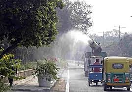 Delhi Govt to Install 1,000 Water Sprinklers on Streetlight Poles to Tackle Dust Pollution: CM      