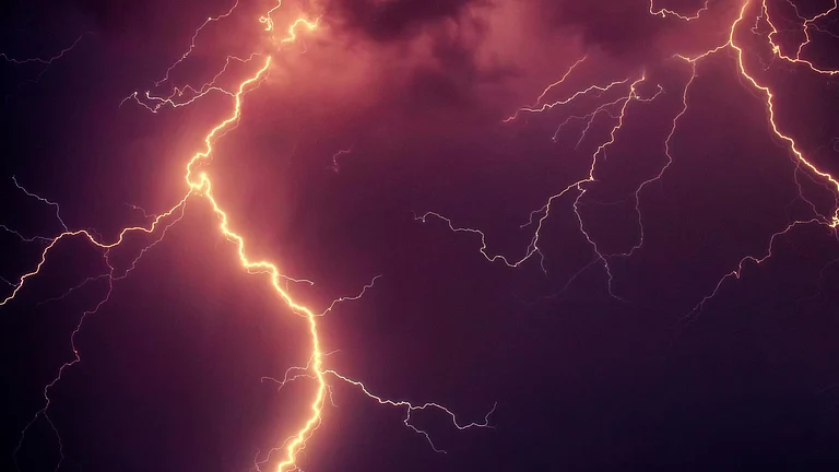 Heavy rains and thunderstorms cause 47 deaths across Bihar and Uttar Pradesh - Photo by Johannes Plenio