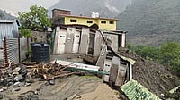 X/@MehrajMalikAAP : Debris from a cloudburst-triggered landslide blocks the Jammu-Srinagar highway in Ramban, as rescue operations continue after fatal flash floods