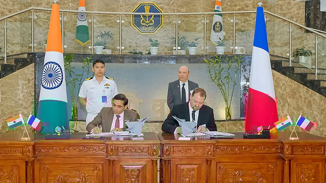 India Locks Rs 63k Crore Rafale Jet Deal with France, Focus on Naval Power