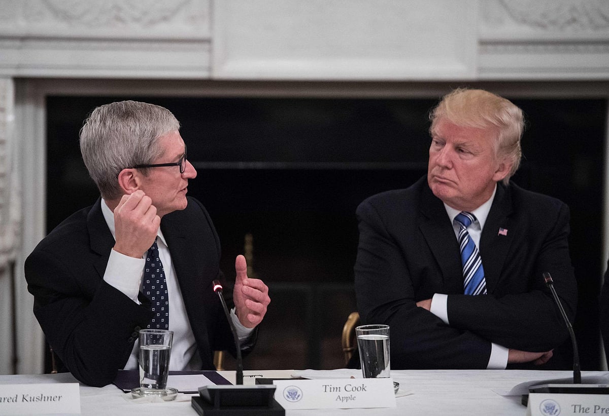 X.com : Apple CEO Tim Cook and US President Donald Trump
