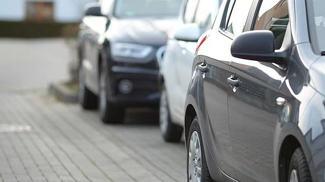 Passenger Vehicle Dispatches Rise 4 %; Two-Wheelers See 17 % Dip in April: SIAM 