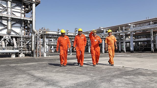 ONGC Q4 Net Profit Falls 35 % on Lower Oil, Gas Prices
