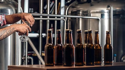 freePik : Confederation of Indian Alcoholic Beverage Companies (CIABC)