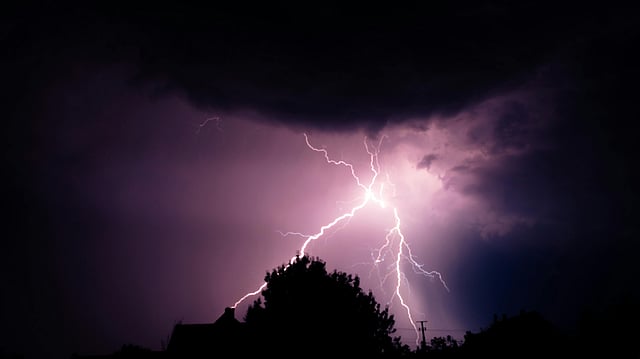 Windstorms Leave 14 Dead in Pakistan After Days of Record Heatwave