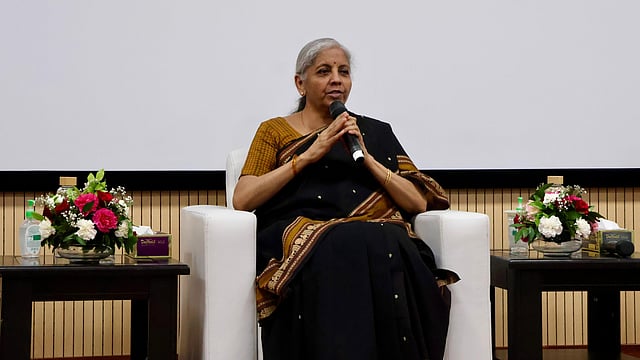 Finmin Suggests Exclusion of Small Borrowers From RBI's Gold Loan Norms, Implementation From Jan 