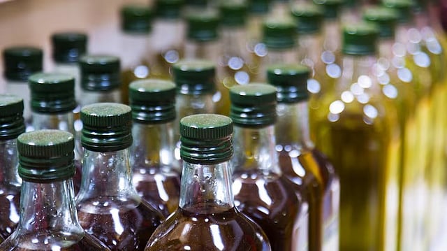Govt Cuts Import Duty on Crude Edible Oils to 10 %; Move to Cool Prices, Protect Local Industry