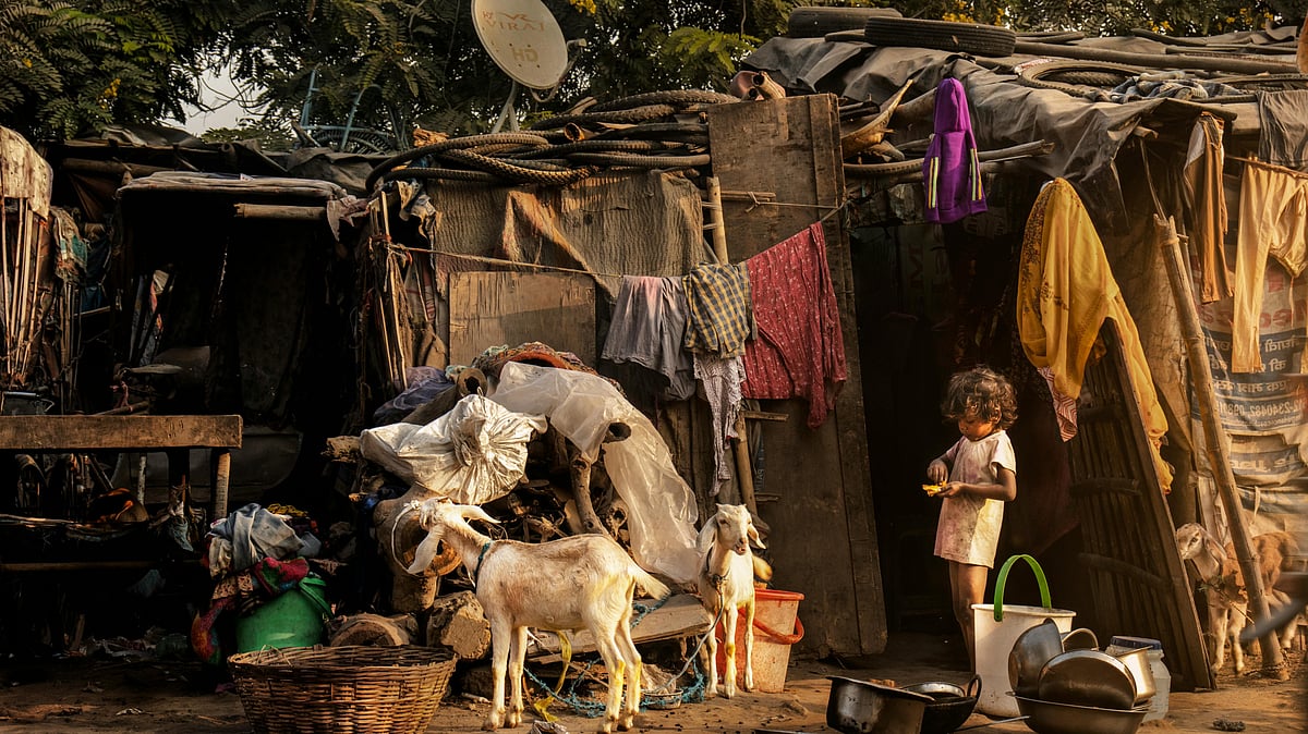 India’s extreme poverty rate fell dramatically over a decade, defying global trends.