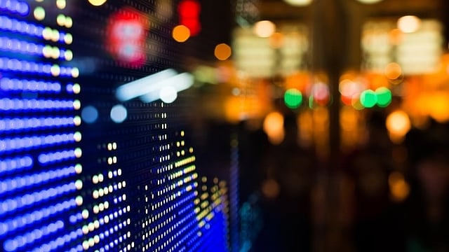 Stuck in Limbo: Profit-Booking, Earnings Jitters & Global Woes Keep Markets Range-Bound