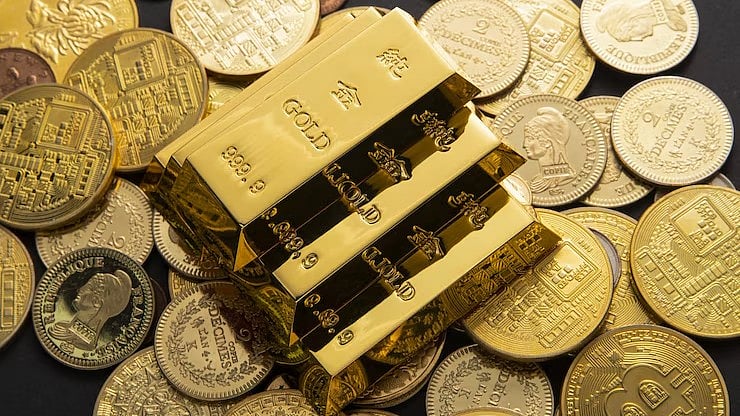 Gold futures contracts crossed the crucial Rs 1 lakh mark for the first time ever on MCX - Freepik