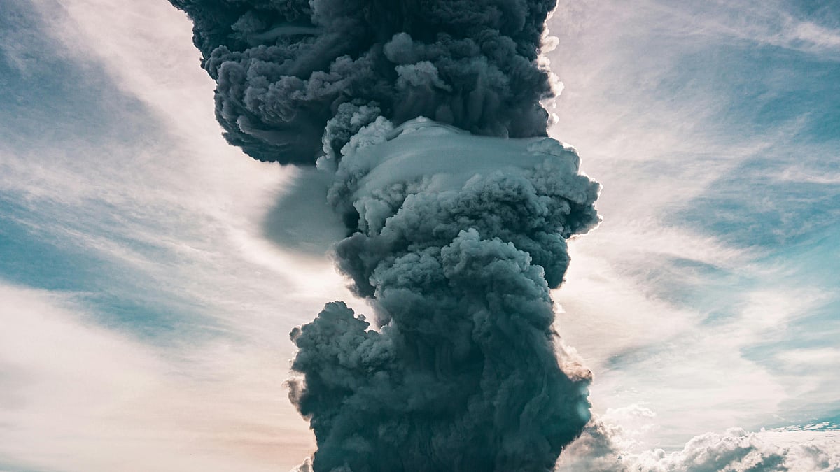 Photo by Rizk Nas : Mount Lewotobi eruption disrupts flights across Indonesia, ash plume reaches 10 km.