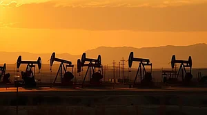FreePik : Crude oil