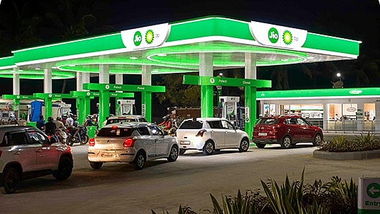 Adani, Reliance Tie Up to Sell Each Other’s Fuels at Select Outlets