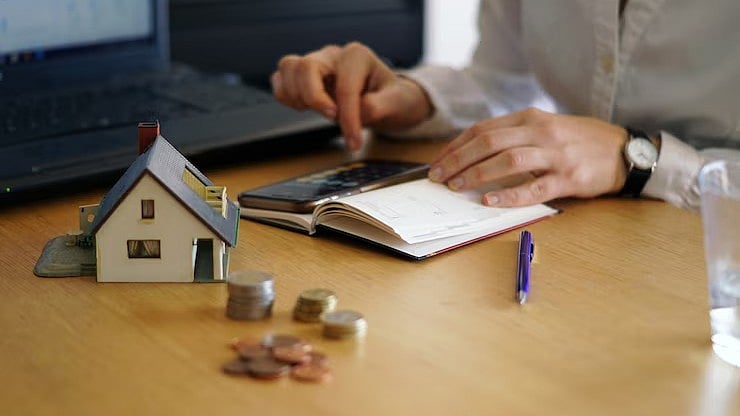 FreePik : HDB Financial Services