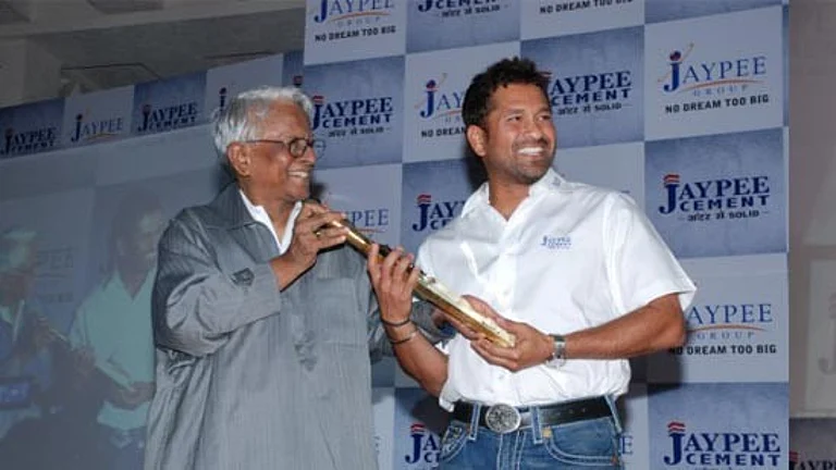 Jaiprakash Gaur, Chairman With Sachin Tendulkar - jalindia