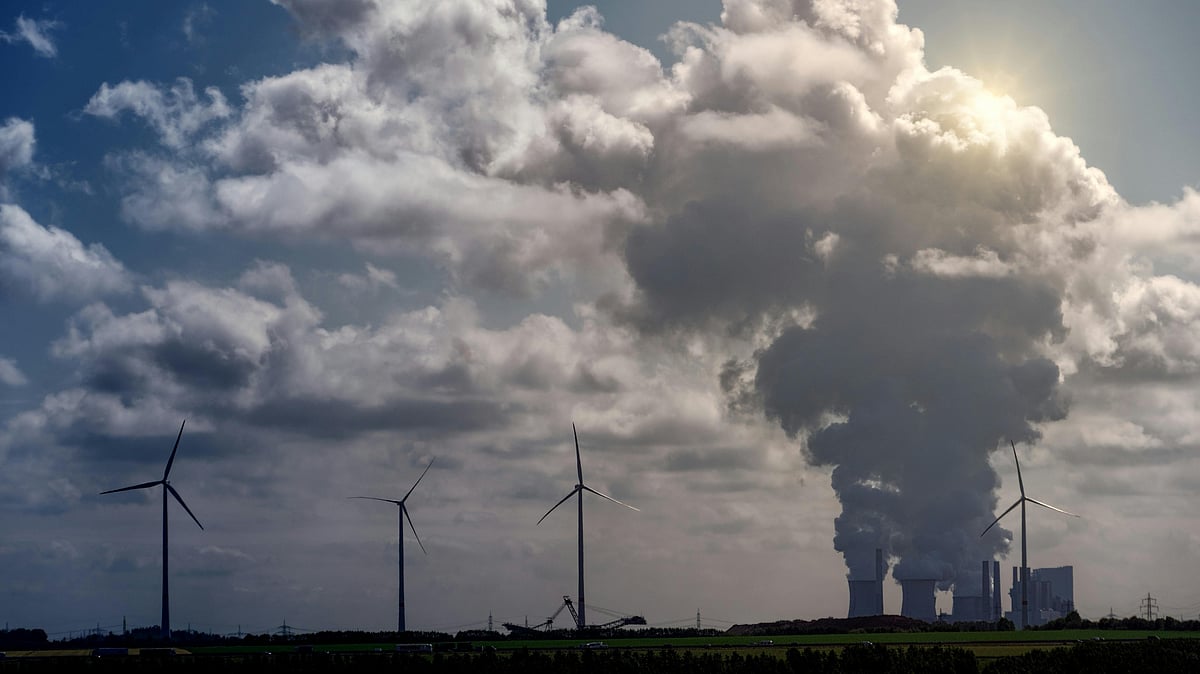 Photo by Johannes Plenio : Global emissions continue to rise as fossil fuel use persists in 2024.