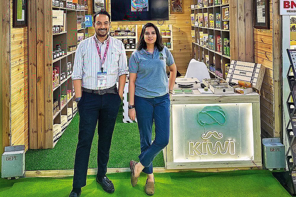 Abhinav Ahluwalia and Nnupur Agarwaal at a Kiwi Kisan Window store