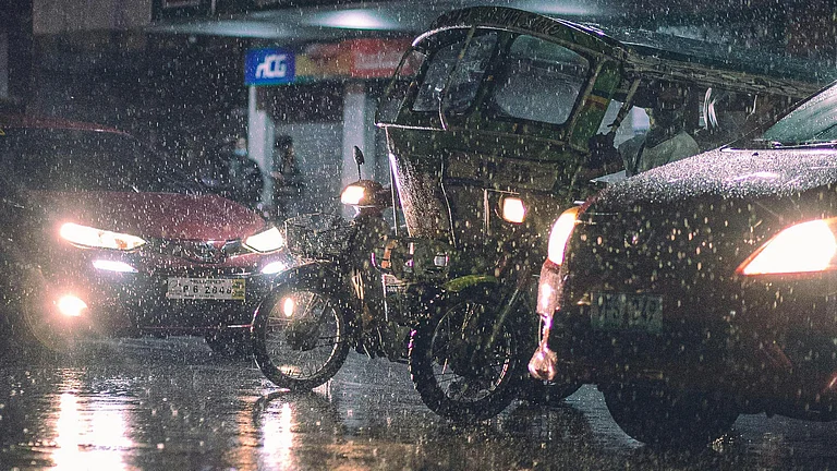 Traffic during monsoon season - Photo by Denniz Futalan