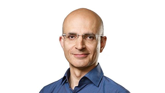 Apple Elevates Indian-Origin Sabih Khan as Chief Operating Officer