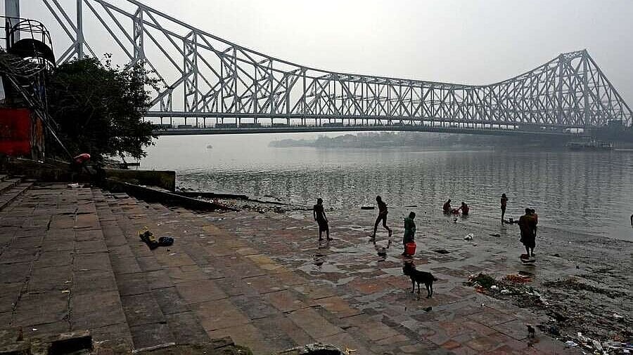 Telegraph : Kumartuli Ghat in Kolkata