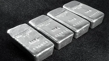 Silver Futures Hit New Peak of ₹2.72 Lakh/Kg on Iran Jitters, Mounting Worries Over Fed Moves