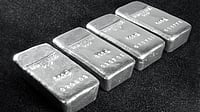 Silver Futures Hit New Peak of ₹2.72 Lakh/Kg on Iran Jitters, Mounting Worries Over Fed Moves 