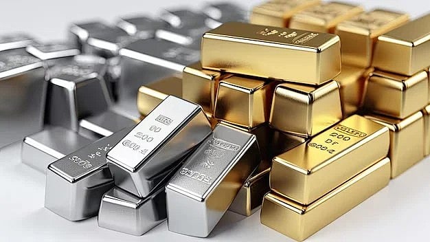 Freepik : Gold and silver decline as global cues turn weak